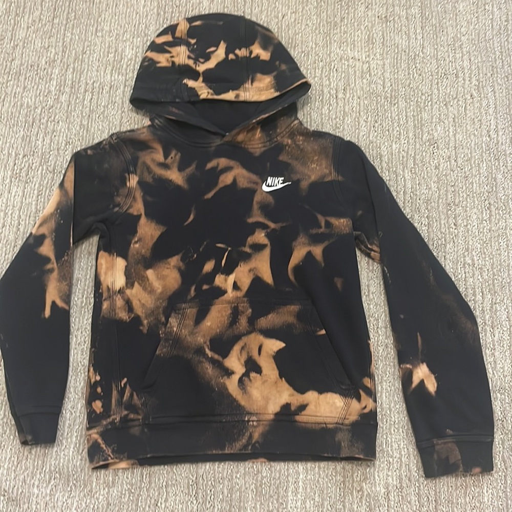 This is a Nike hoodie. It is size youth large. The color way is unavailable.